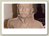 Baquerizo Moreno
Un homenaje a quien
  Fue el primer presidente que visitó las Islas Galápagos y fundó Puerto Chico, hoy Puerto Baquerizo Moreno, en la Isla de San Cristóbal
Altura   80 cm Ancho   50cm   Prof.30cm 
Escultura en resina    Año 1988
Isla San Cristóbal  Arch. De Galápagos 
